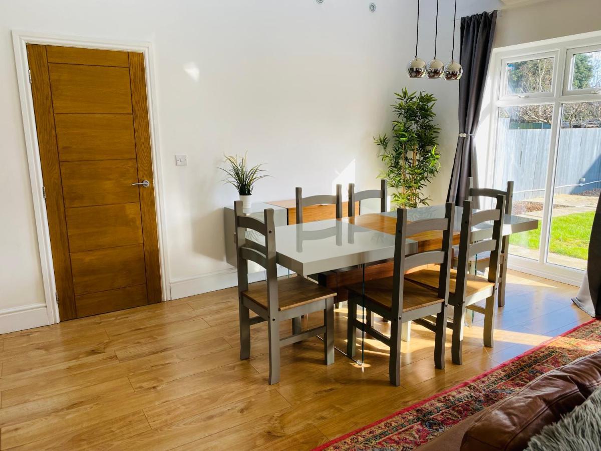 Villa Mayors House Ideal For Groups & Business à Peterborough Extérieur photo