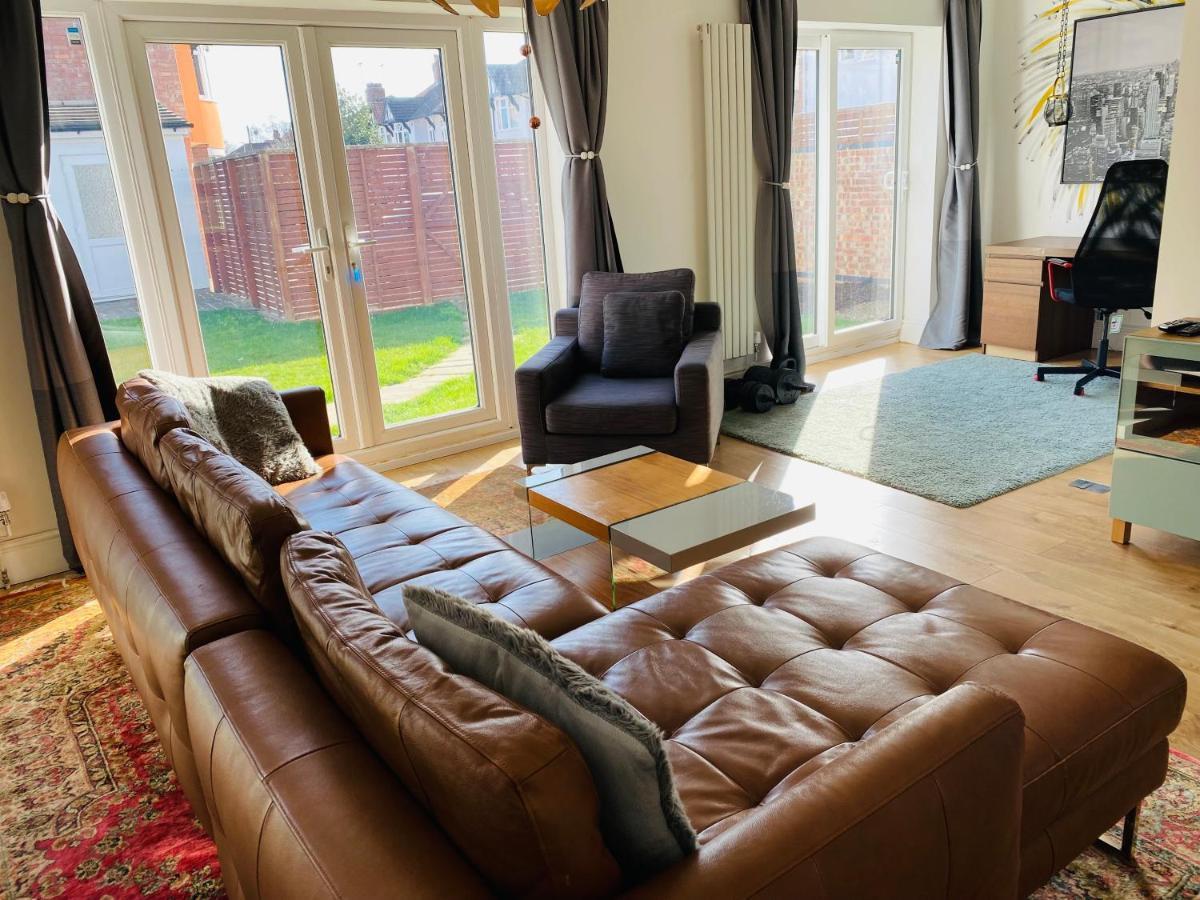 Villa Mayors House Ideal For Groups & Business à Peterborough Extérieur photo